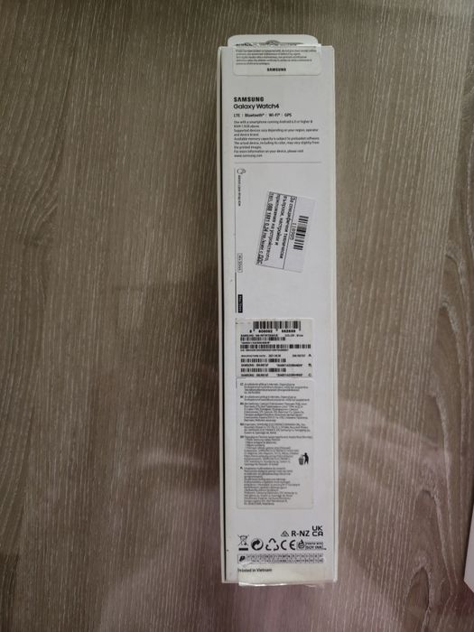 Два часовника Samsung Watch 4