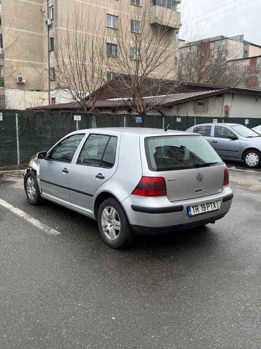 VW Golf 4 usor avariat