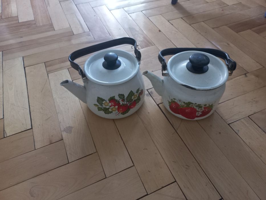 Продам чайник эмилированный