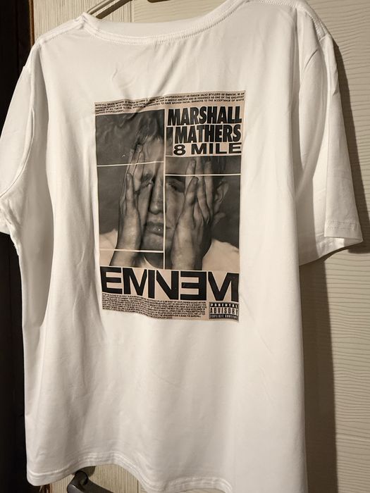 Продавам дрехи .