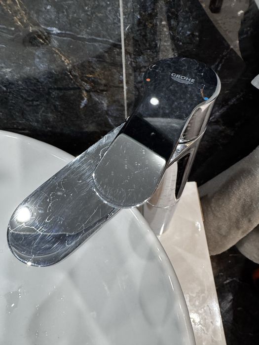 Смеситель Grohe, с раковиной и тумбой