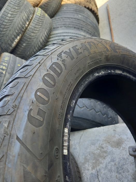 Anvelope de iarna 215-60r16 Goodyear