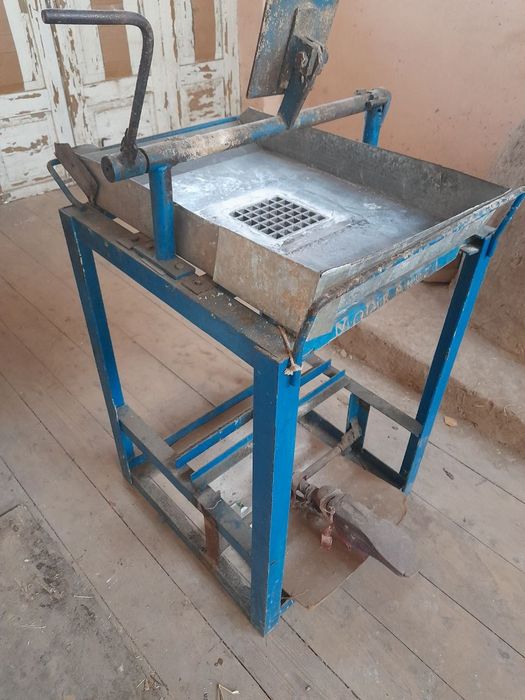 Oq qand stanoki. Preslagich, shakar maydalagich, polkalari va panerlar