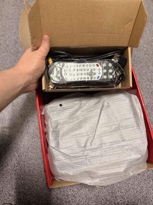 Монитор на подголовник автомобиля DVD-плеер AP-9009 от бренда AGUIA