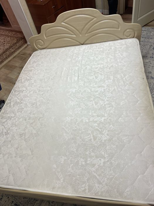 Кровать с матрасом двухспальная 160*200 см