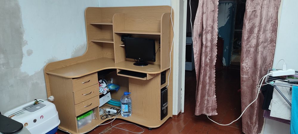 Продам компьютерный стол