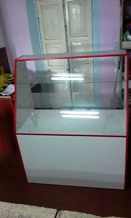 торговое оборудование островок стеклянные витрины для аптеки  на заказ