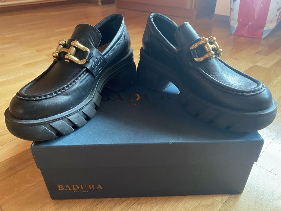 Дамски обувки лоуфъри BADURA