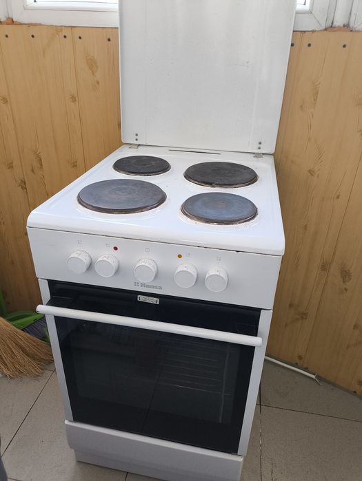 Продам электрическую плиту Hansa