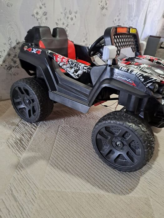 Продам детскую машину