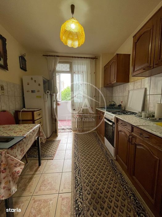 Apartament de vânzare cu 3 camere în zona Dacia, Oradea