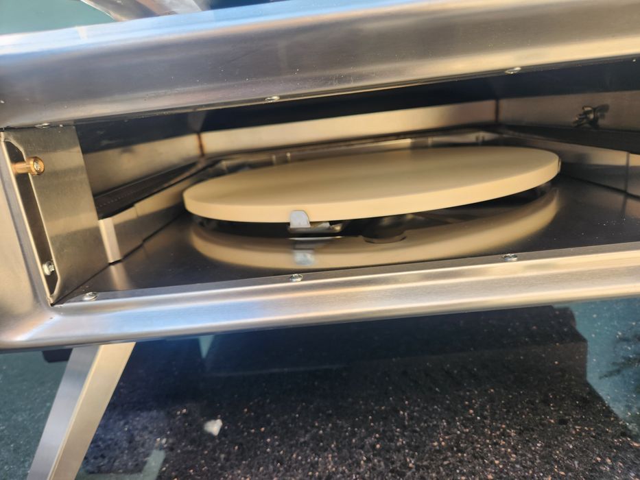 пещ за пици 40см отвор професионална на газ с ротационна подложка