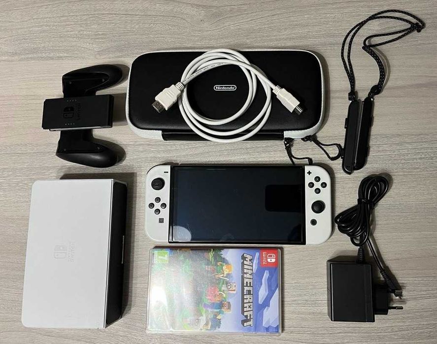 Nintendo Switch OLED + Minecraft, пълен комплект