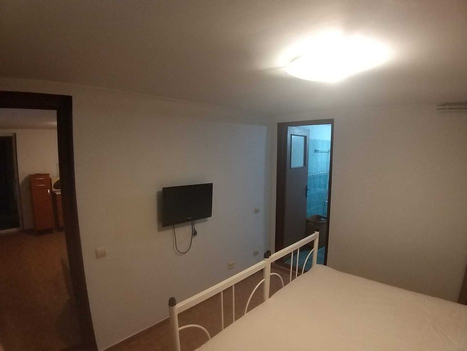 Inchiriez apartament 2 camere ( studio) la curte