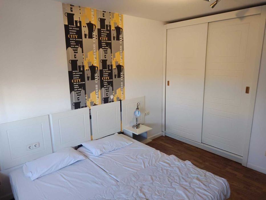 Дава се под наем Тристаен апартамент в София, Оборище - 165 кв.м за 1500 € - Снимка #14