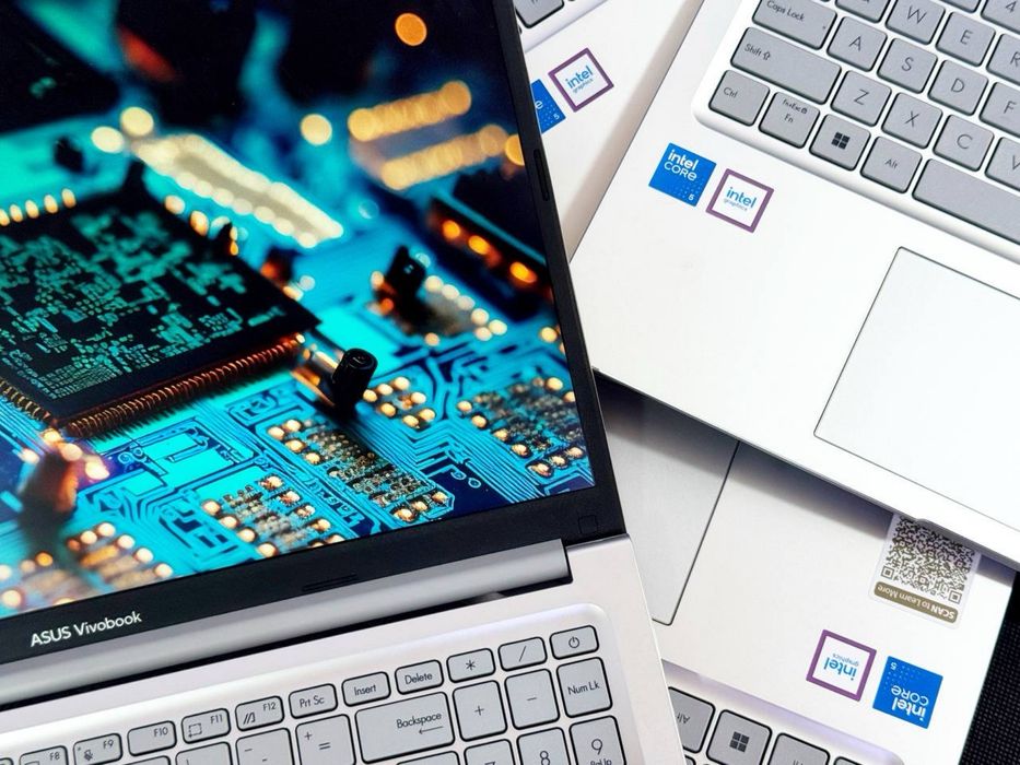 ASUS vivobook 14-Avlod  X1504VA 2025 kuchli Notebook