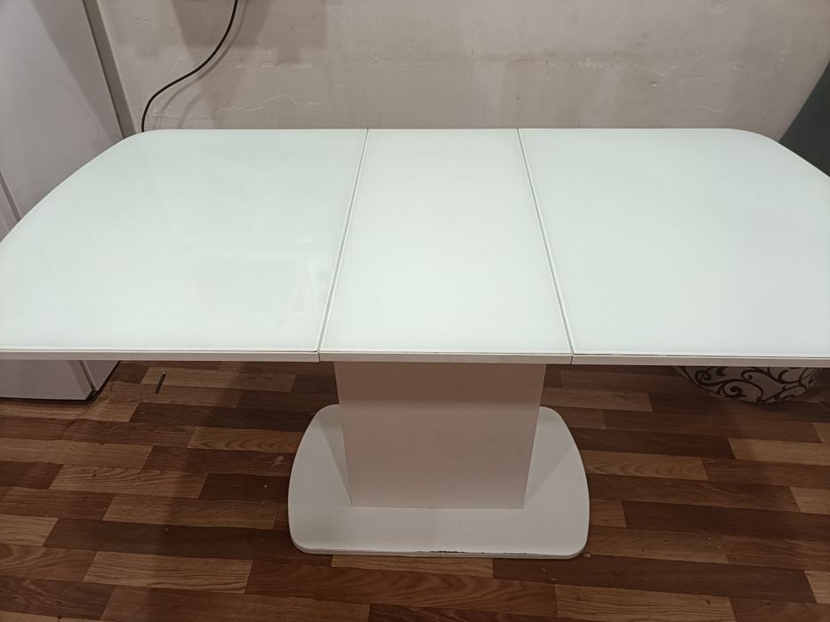 Кухонный стол в нормальном состоянии