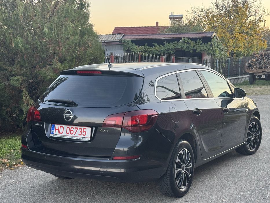 Vând Opel Astra J Motor 1.7 Diesel EcoTec Euro 5 2013 Import recent Germania Fără rugină