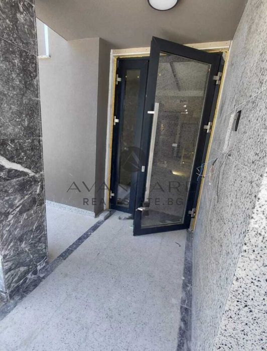 Продава се Тристаен апартамент в Пловдив, Остромила - 101 кв.м за 1818 €/кв.м - Снимка #10