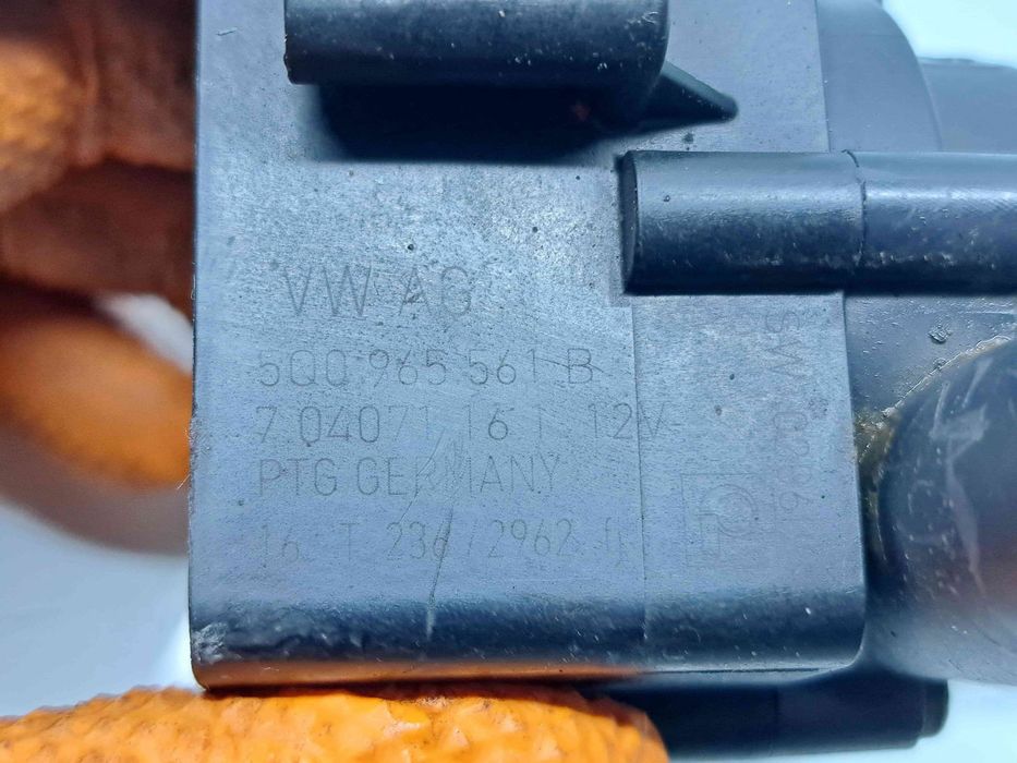 Pompa recirculare apa  Volkswagen Golf 7 (5G) [Fabr 2014-prezent] 5Q09