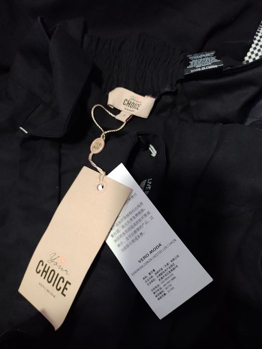 Pantaloni cu talie înaltă și bretele