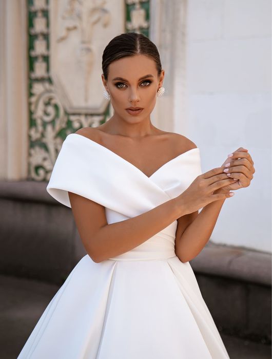 Vand rochie de mireasa Oscar Bride!
