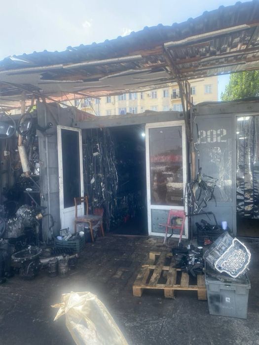 Sergili avtozapchast b/u-dokon sotiladi,Konteyner