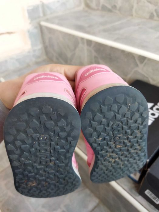 Маратонки адидас 29-15 лв и 31-20 лв