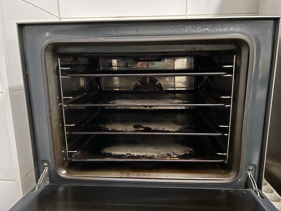 Продам конвекционную печь смег