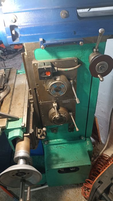 Станок фрезерный универсальный модели 625