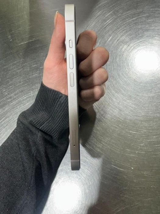 Продам Айфон 14 в отличном состоянии