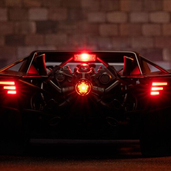 Macheta batmobil cu figurina 1/18