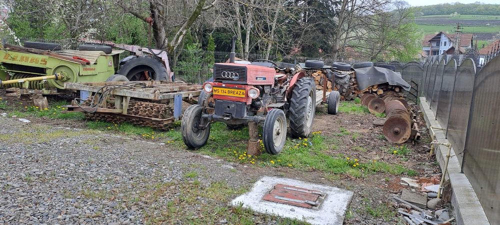 Tractor Universal 445