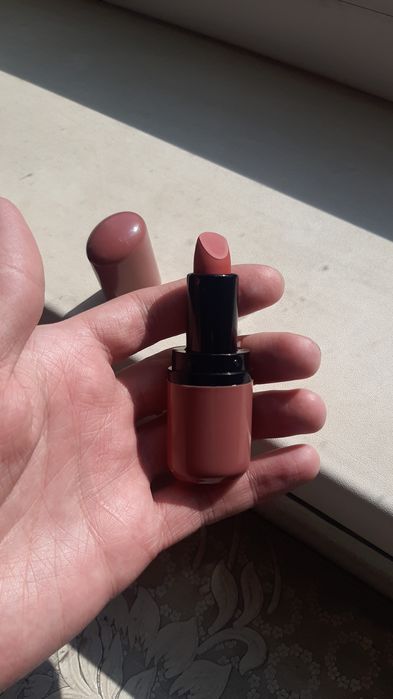 Продам помаду за пол цены