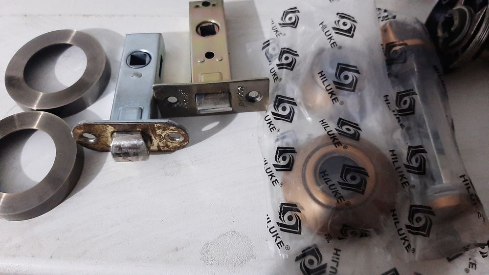 Продаются дверные ручки