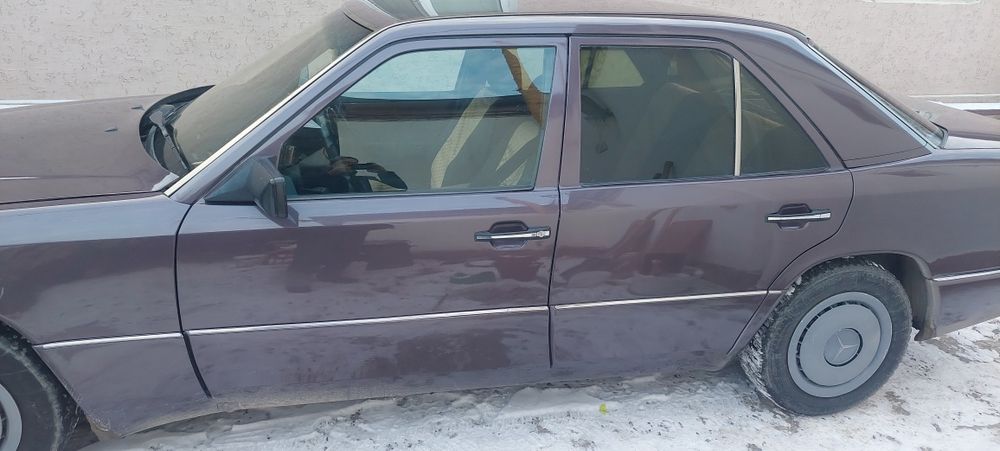 Мерседес 124 на ходу