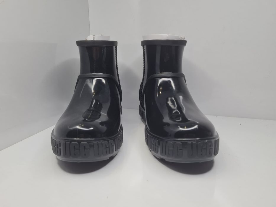 Ботуши UGG Drizlita

Чисто нови с кутия.

Размер 36 стелка 22.5 см.
(У