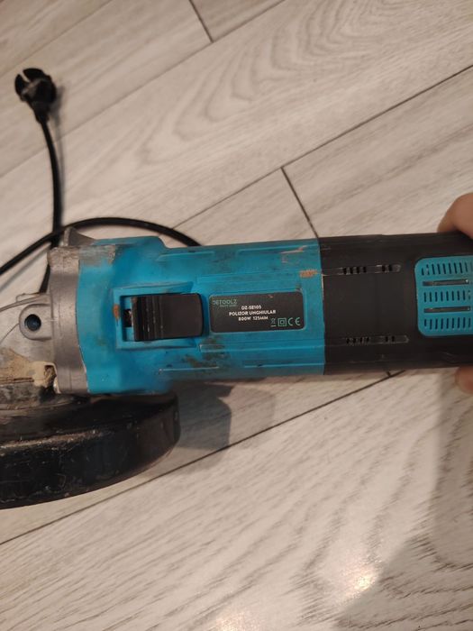 Preț bomba 200 € tot ce e în imagine