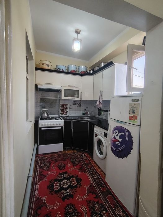 Shahar markazidan 4 xonali kvartira sotiladi.