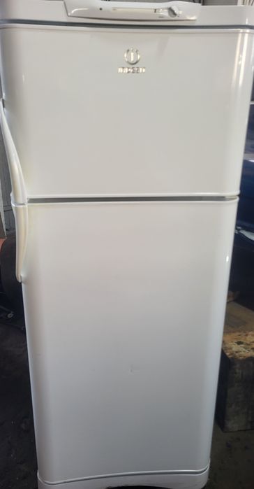 Продам холодильник индезит