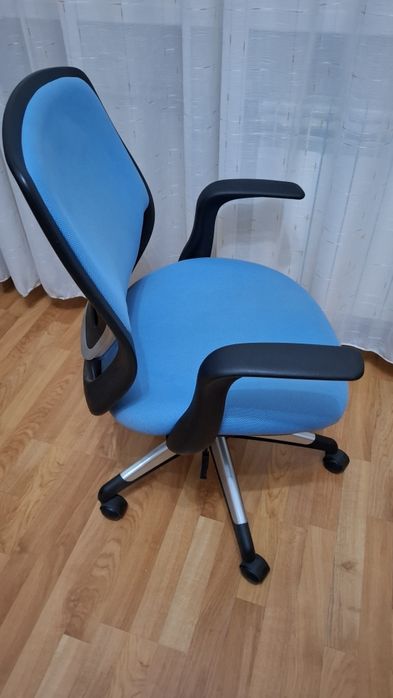 Офисное кресло синее