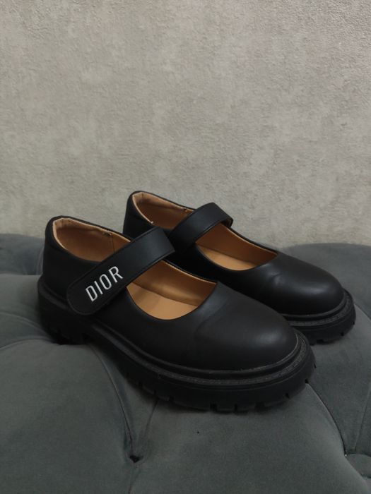 Продам, школьные туфли