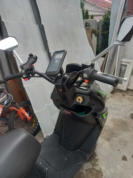 макси скутер BENNALI 200