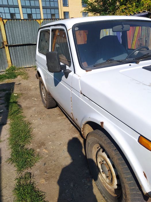 Продам ниву срочно 2004