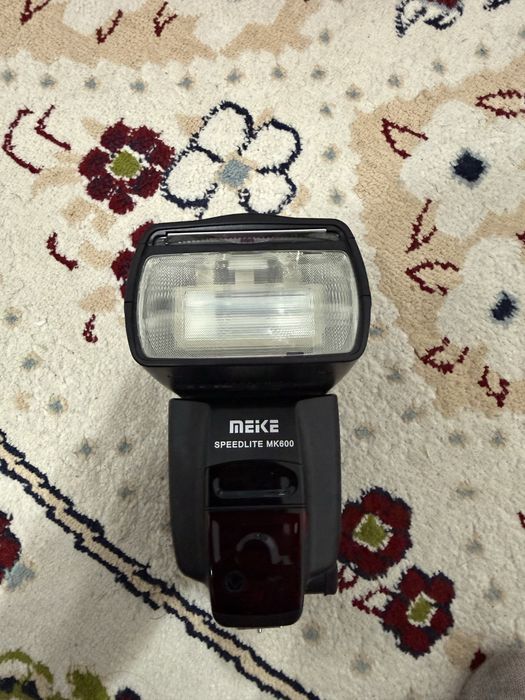 продам фотовспышку speedlite mk600
