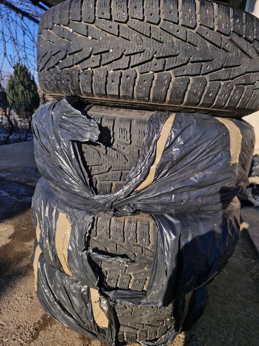 4 Anvelope 225 75 16 Nokian Hakkapellita SUV