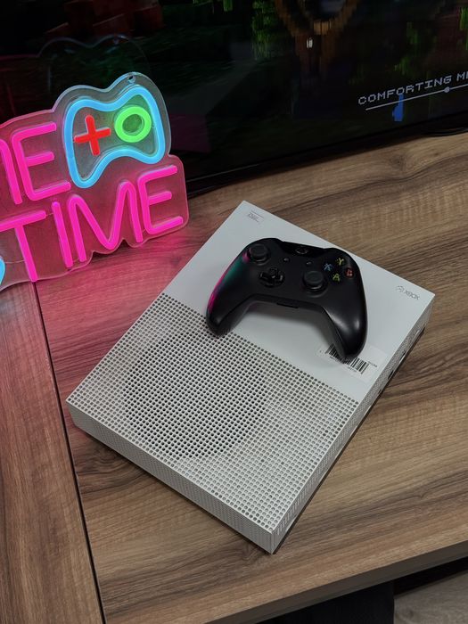 Xbox One S 500Gb с 1 геймпадом 0.0.24/Kaspi Red