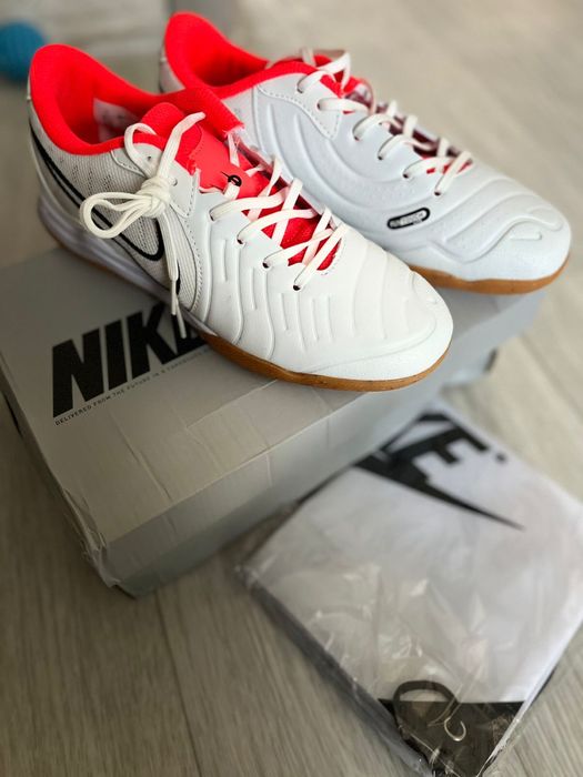 Фудзалка Nike белый 40р маломерка