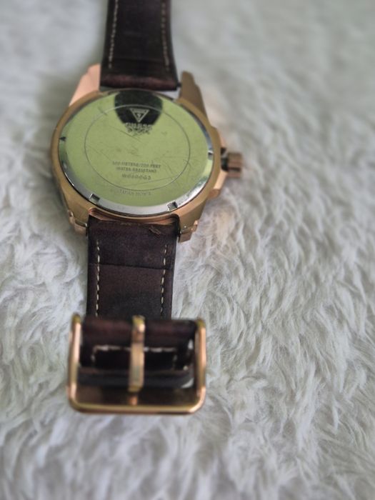 Часовник Guess W0600G3