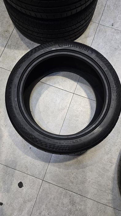 235/45/R18 continental